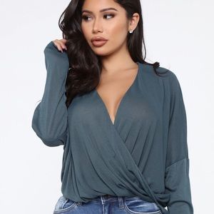 Teal Fashion Nova top size small but runs big. I’d say fits like a large
